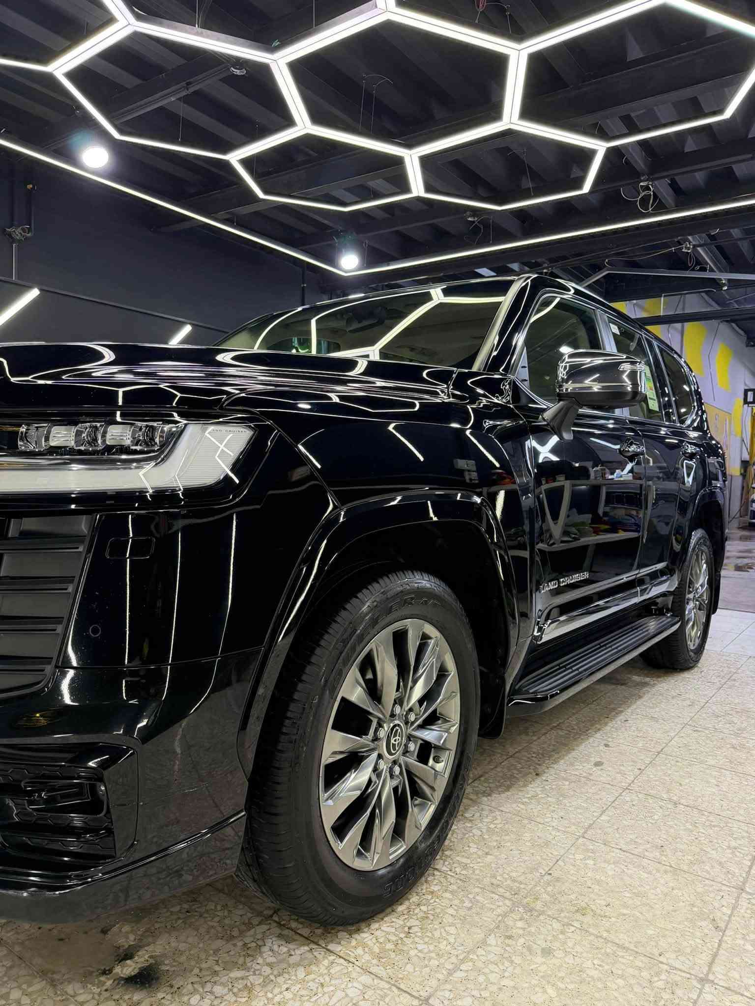 لاندكروز VX • موديل ٢٠٢٤ • رقم بغداد