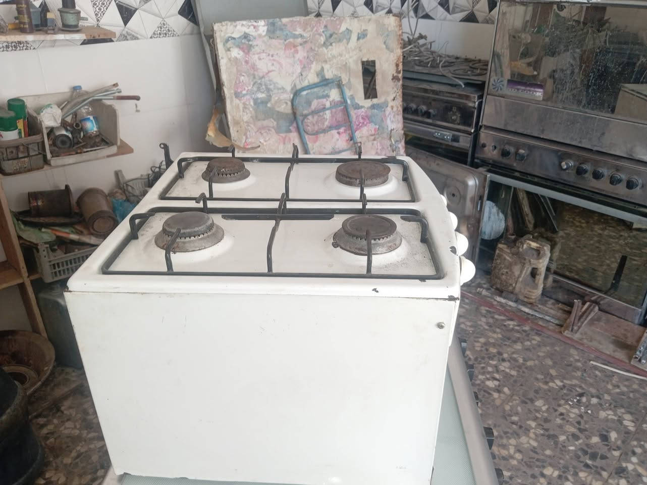 طباخ صغير 60+60 نار  زركه والفرن كهربائي كله شغال ***********
