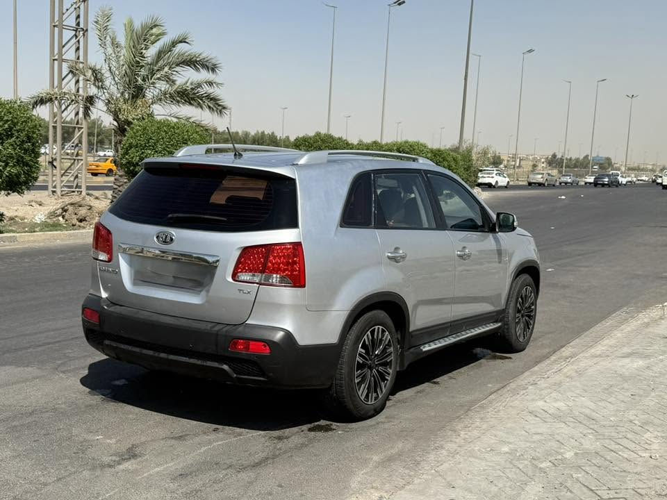 🚘 كيا سورنتو 2014 (أدوات) - بحالة الوكالة ✨
للبيع سيارة كيا سورنتو موديل 2013، دخول جديد وبمواصفات مميزة جداً جاهزة وما ناقصها أي شي.

📌 أهم المواصفات:

 ❄️ تبريد ثلج (ما شاء الله)

 ⚙️ المحرك والكير: بجيس الشركة (جديد وبحالة ممتازة)

 ⛽ كاز حصة: متوفرة لجميع المحافظات

 🛋️ الكراسي: كشنات جلد (تدفئة + تبريد)

 🎡 المقود: هيترات بالستيرن

 👥 السعة: 7 راكب (عائلية بامتياز)

 🔑 التشغيل: بصمة أبواب وبصمة تشغيل

 📸 الكاميرا: كاميرا دوارة عالية الدقة

 🚨 الحساسات: حساس أمامي وخلفي للمساعدة على الوقوف

 الدخول: دخول جديد 🆕

💰 السعر:

 السعر: 62 ورقة (وبيها مجال للشراي الطيب 🤝)

📍 مكان تواجد السيارة:

 المحافظة: بغداد مشتل 

📞 للاستفسار والتواصل:

للمزيد من التفاصيل أو المعاينة، يرجى الاتصال مباشرة على الرقم:

📲 ***********
