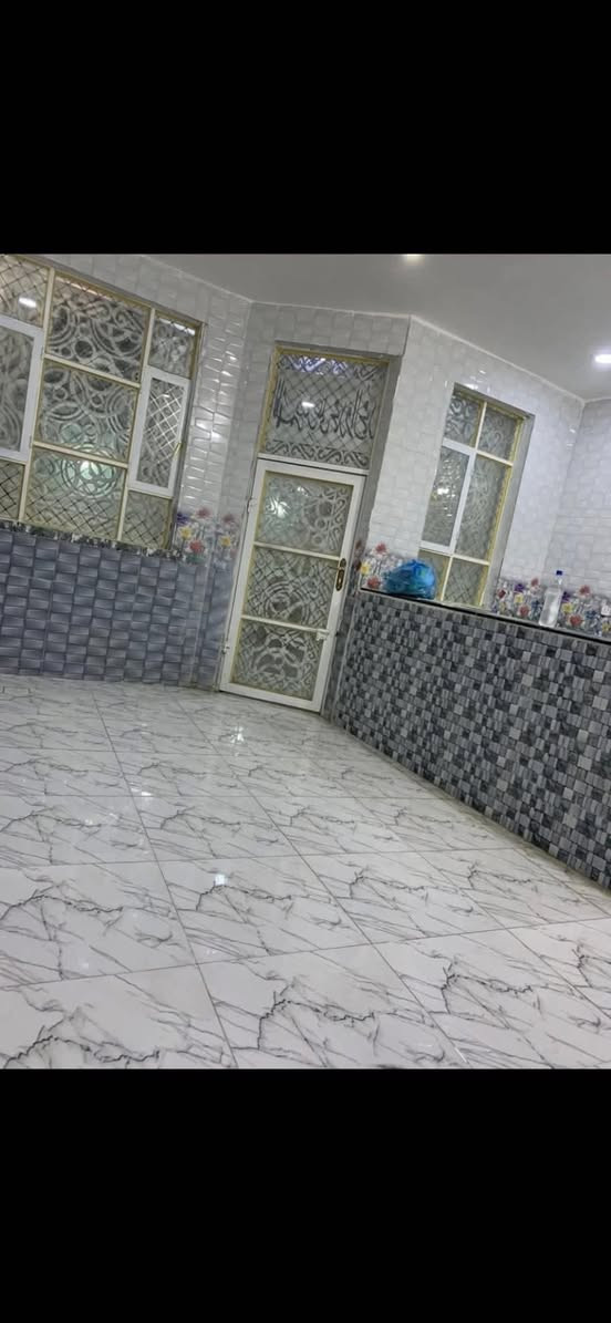 #إعــــــــــلان 🏠

🏠 بيت للبيع – الكوت الجديدة
📍 نهاية شارع الأقواس – خلف مجمع القضاة

🏗️ بناء جديد – سنة البناء 2021
📐 المساحة: 200 م²
بسعر مناسب / 100مليون قابل للتفاوض مع صاحب البيت مباشر 

🏠 الطابق الأول
استقبال + مطبخ + صالة + صحيات + غرفتين نوم

🏠 الطابق الثاني
سويتين منفصلتين ومعزولات عن الطابق الأول، وكل سويت يحتوي على:
غرفة نوم + مطبخ + صحيات

📌 للطلب والعرض جميع أنواع العقارات في محافظة واسط / الكوت

📞 اتصال: ***********
🟢 واتساب: ***********

#الكوت_الجديدة #الكوت #واسط #عقارات_الكوت #عقارات_واسط #بيت_للبيع #بيوت_الكوت #استثمار

نص مكتوب في الصور:
- إعلان بيت للبيع في الكوت الجديدة نهاية شارع الأفواس - خلف مجمع القضاة بناء جديد - سنة البناء 2021 المساحة: 200 م 2 الطابق الأول استقبال + مطبخ + صالة + صحيات + غرفتين نوم الطابق الثاني سويتين منفصلتين ومعزولات عن الطابق الأول، وكل سويتين يحتوي على: غرفة نوم + مطبخ + صحيات اتصال، *********** واتساب *********** للطلب والعرض جميع أنواع العقارات في محافظة واسط / الكوت #الكوت_الجديده #محوث #واسط #عقارات_الكوت #عقارات_واسط #بيت_للبيع #بيوت_الكوت #استثمار