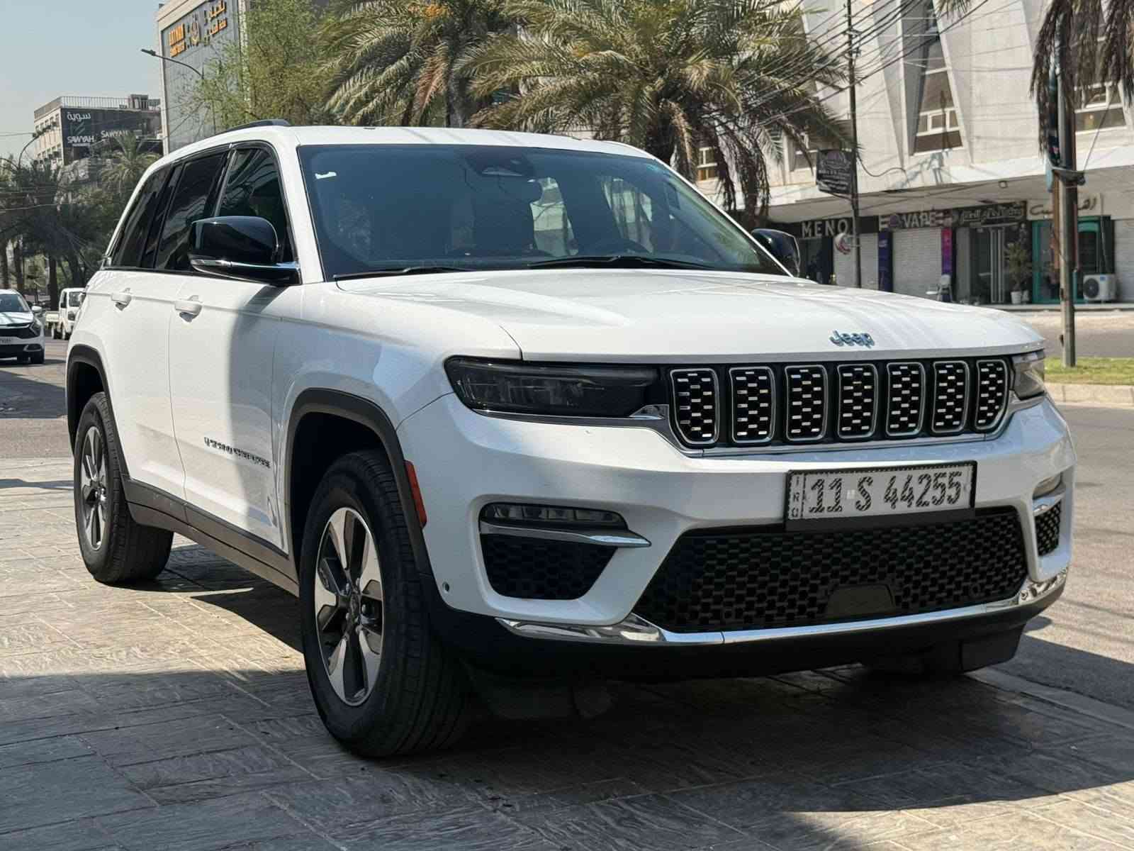 السلام عليكم جيب موديل ٢٤ للبيع وارد امريكي بغداد مكان السياره الكراده العرصات اتصل وتعرف تفاصيل *********** ،، هواي بيها مواصفات هاي بريد وكهرباء وبانزين
