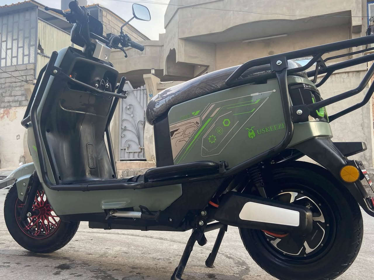 ٦ بطاريات • ٧٦ فولت • ٧٥ كم/س