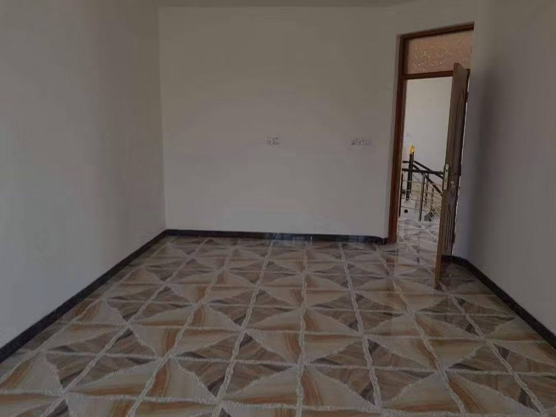 ملاحضه : البيت مابي مشكله او ايشي بس السوك تعبان وماجاب السعر البالي
السلام عليكم بيت للبيع في شارع الضباط في الدور الحديثه الي عله ايدك اليسره مساحت البيت 150 متر البيت طابقين متكون من غرف عدد3 وصاله ومطبخ وحولي وصحيات البيت نضيف كلش وبناء حديث وتبليط وارصفه منطقه مرتبه ومدارس قريبه عل بيت كلش 
لل استفسار الاتصال علئ الارقام

***********
***********
