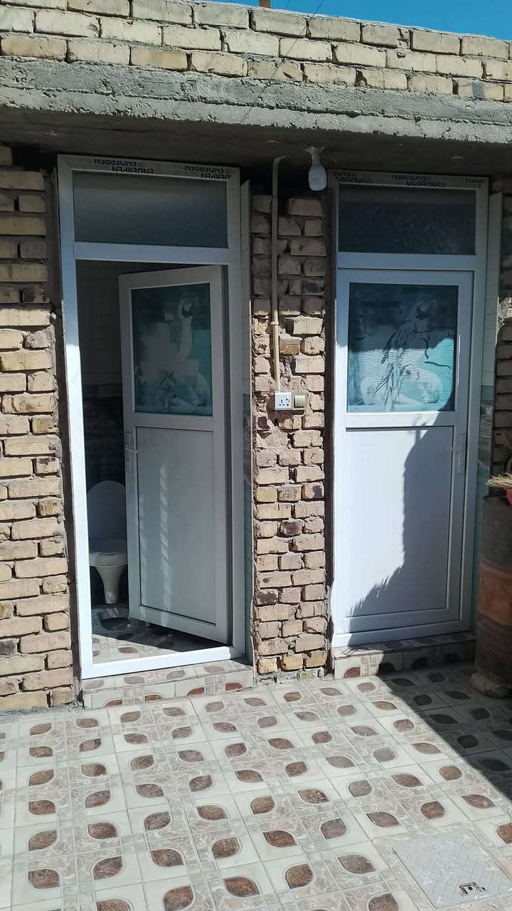 بيت للبيع المساحة 160 متر طابو صرف طابقين يحتوي على ثلاث غرف نوم وصالات عدد 2 واستقبال ومطبخ وصحيات عدد 3 الموقع القاسم شارع المركز الرحمانيه أول فرع على جهة اليمين للاستفسار الاتصال على الرقم ***********
