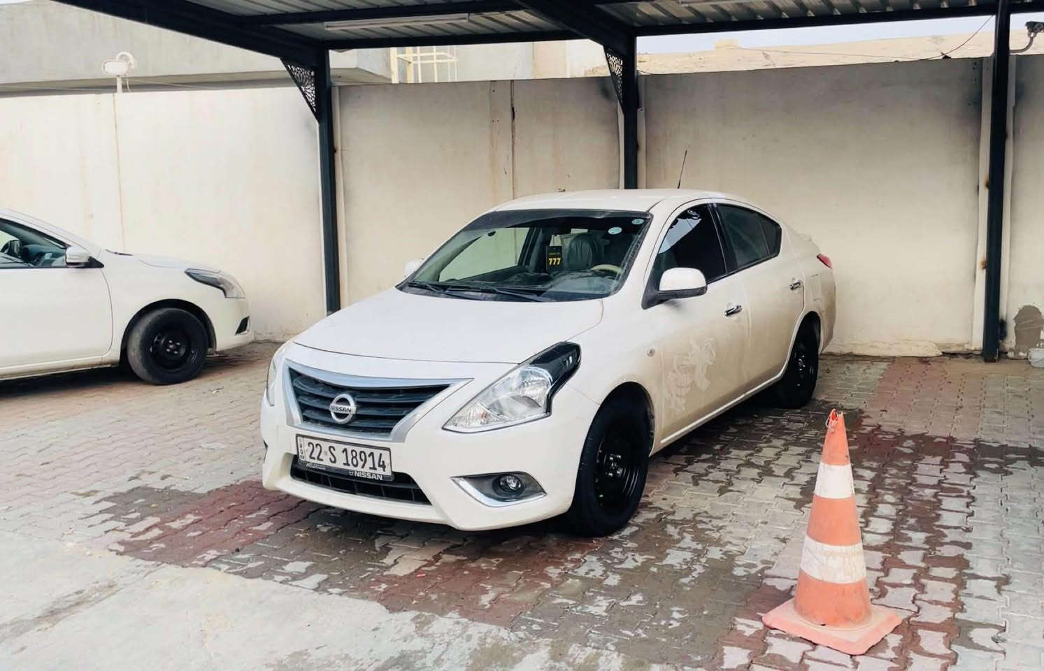 نيسان لاکشمیبای • ٢٠٢٣ • ٧٠٠٠٠ كم