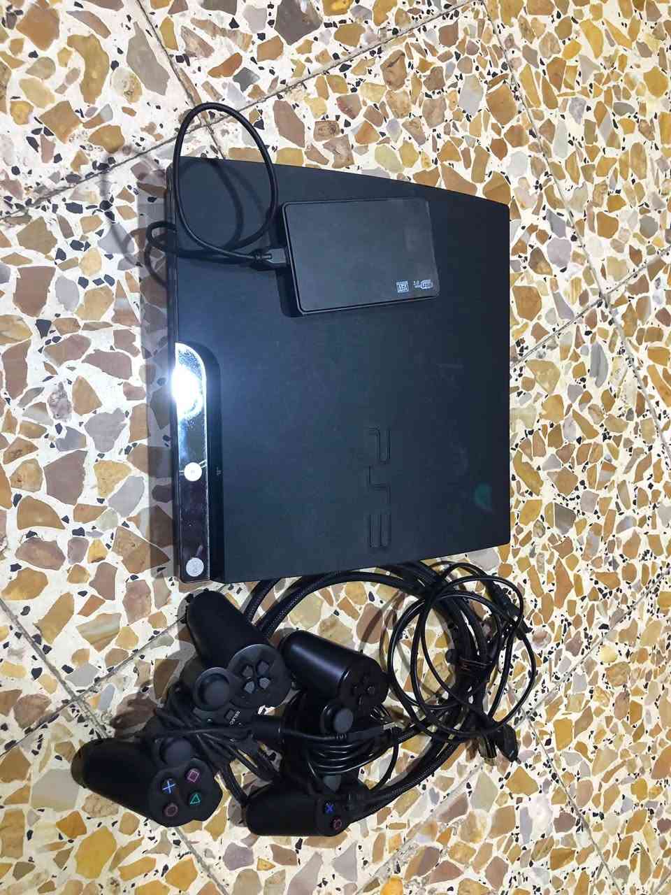 بلي 3 
مستعمل قليل
بي تقريبا 80 لعبه
مع كامل ملحقاته و ثنين جوستك
للتواصل/***********
