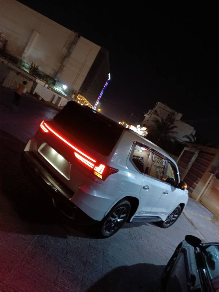 لكزز LX560
موديلها 2015 
محدثه 2025 تحديث اصلي و بشرط مالها اخت بل تحديث 
سياره كفاله من حادث 
بيها بس صبغ التحديث 
بغداد بسمي 
فول مواصفات 
مراوس أو بيع ترهم 
رقمي للاستفسار 
***********  واتساب النجف, العراق
