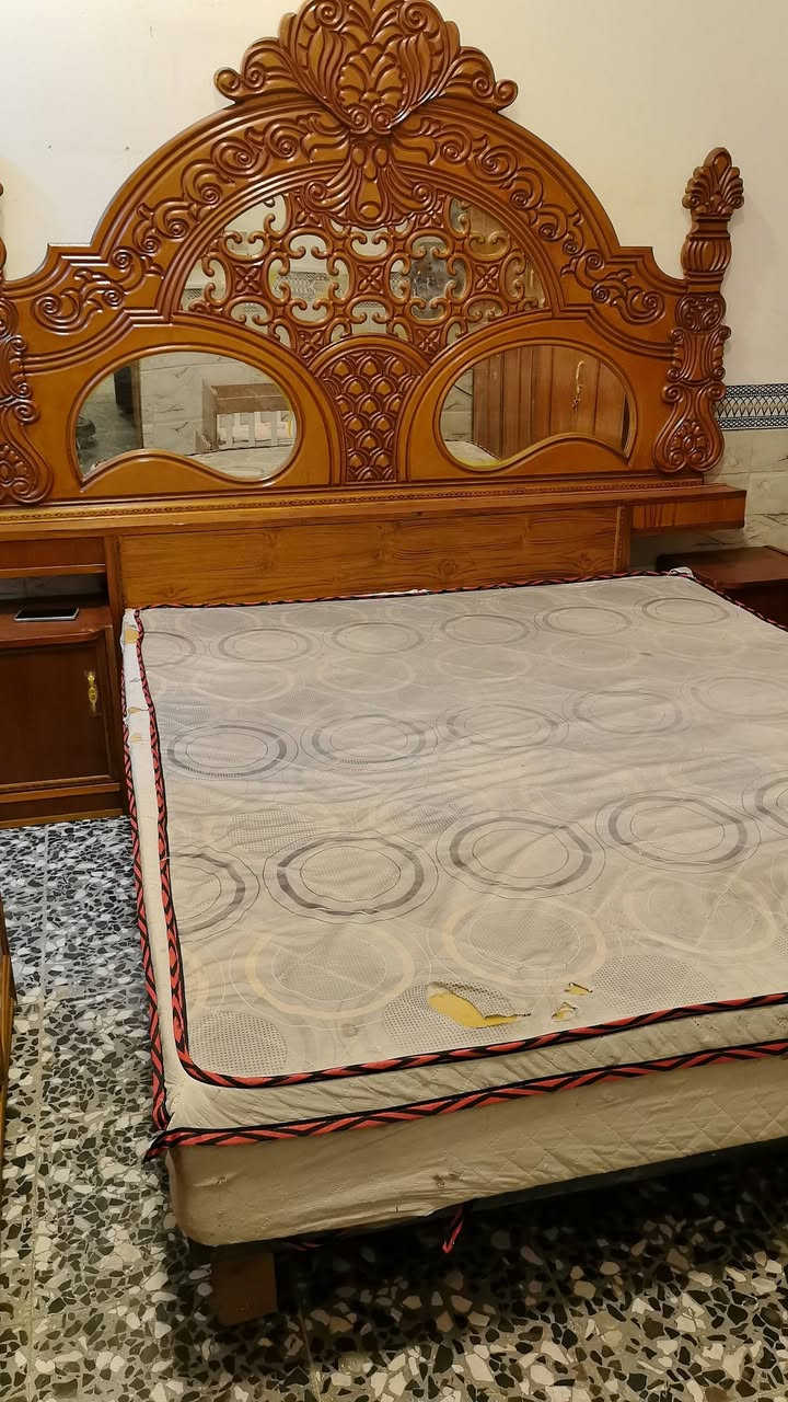 غرفة اخشاب البيع صاج حلوة سعر ٤٠٠الف مكانة الغزالية تلفون ***********

