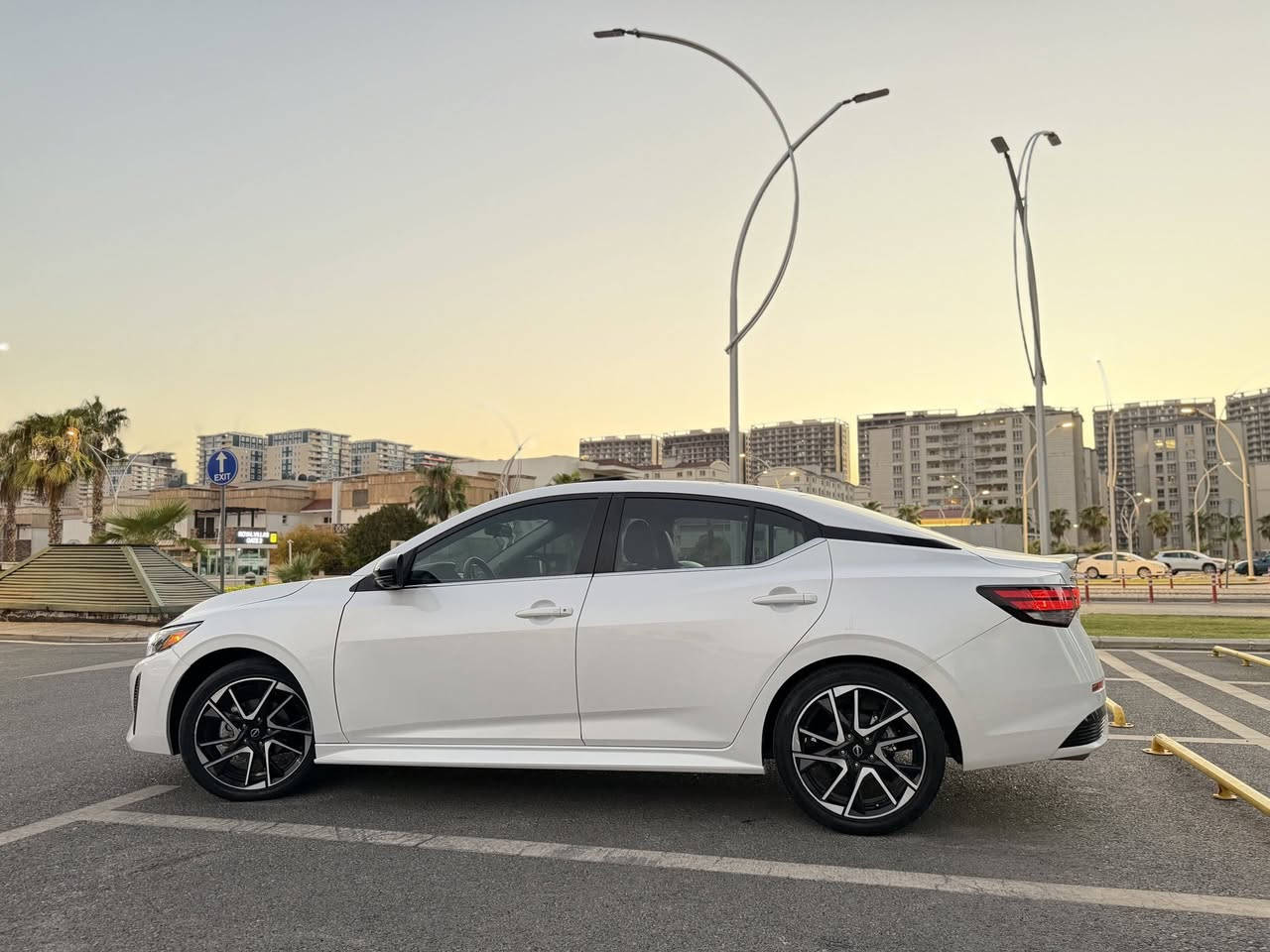 ✨⸻✨
السلام عليكم
*********** واتساب
للبيع ….Nissan Sentra .SR🔥
وارد امريكي موديل 2024  ( كلين تايتل).
بدون صبغ
   .ماشيه 27000
.فول مواصفات للاخير.
• بصمه تشغيل.
• بصمه ابواب.
• شاشه وكامره 360°.
• حساسات خلفيه.
• كشنات جلد.
• لايت امامي تفاعلي اوتو.
• رادار وتحديد مسار..
• وبيه هوايه مواصفات بعد.
• مكان السيارة اربيل 
• السعر 169 ومجل 
• *********** Whatsapp

