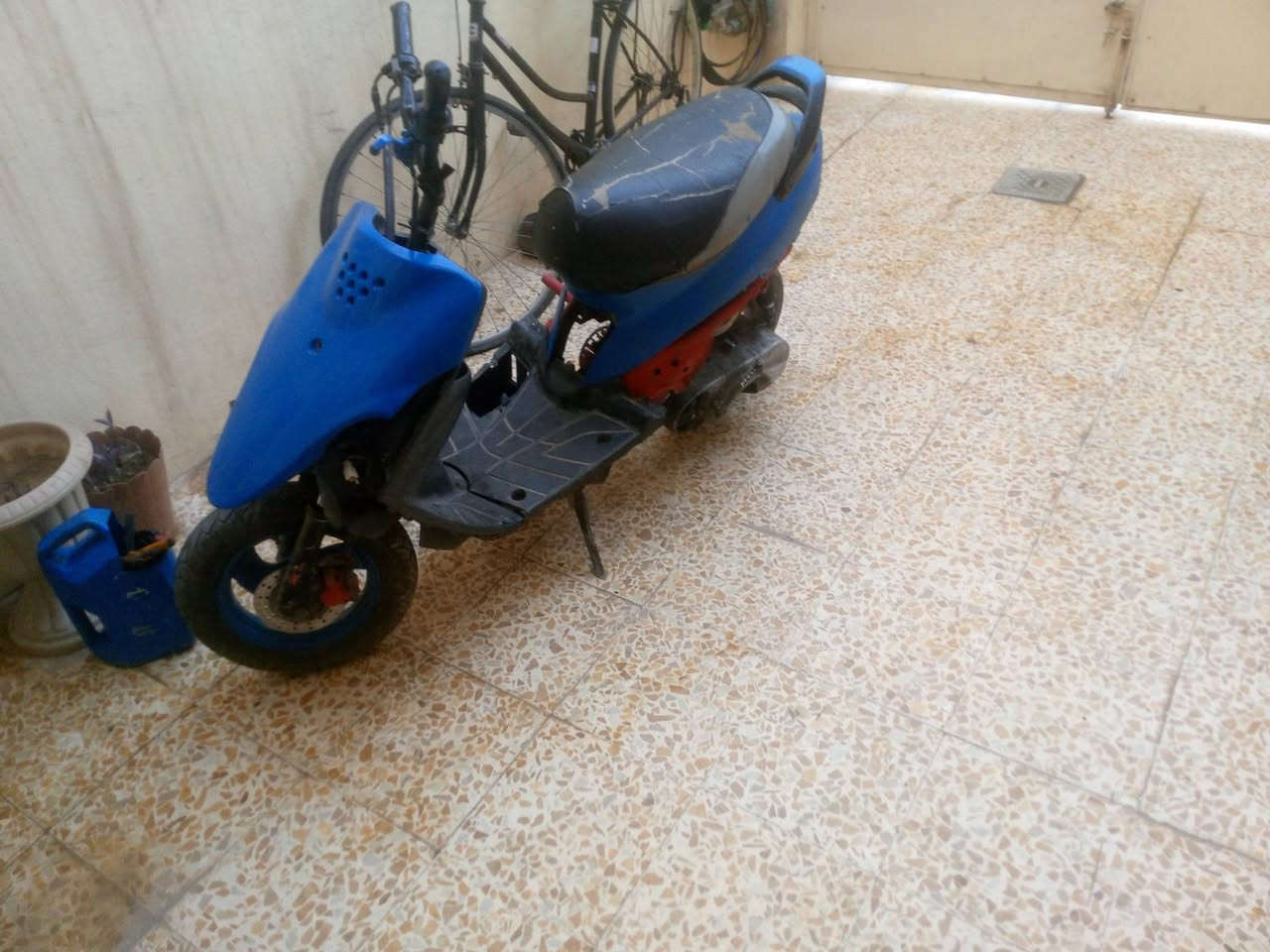 سلام عليكم ماطور نحله بيجي للبيع رجأ اقرأ المنشور زين لاتفوت خاص ودكلي شبي مابي يعوزو بستن فقط وابيعو شرط كلو شغال قبغ الهندر مزود شاصي شرط كلشي مابي تحريكه ومعدل فول رايدو 130 وبي مجال بسيط مكاتي موصل حي الكرامه *********** رقم بي واتساب
