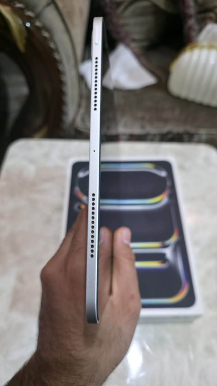 السلام عليكم ايباد m4  ذاكره 256 كل غراضه ويا 
بطاريته 🔋87‎%‎ مشحون 424 مره 
جهاز كلش نضييف مكاني بغداد 
سعره مليون او 50 الف 
اتواصل فيس او واتساب ***********

