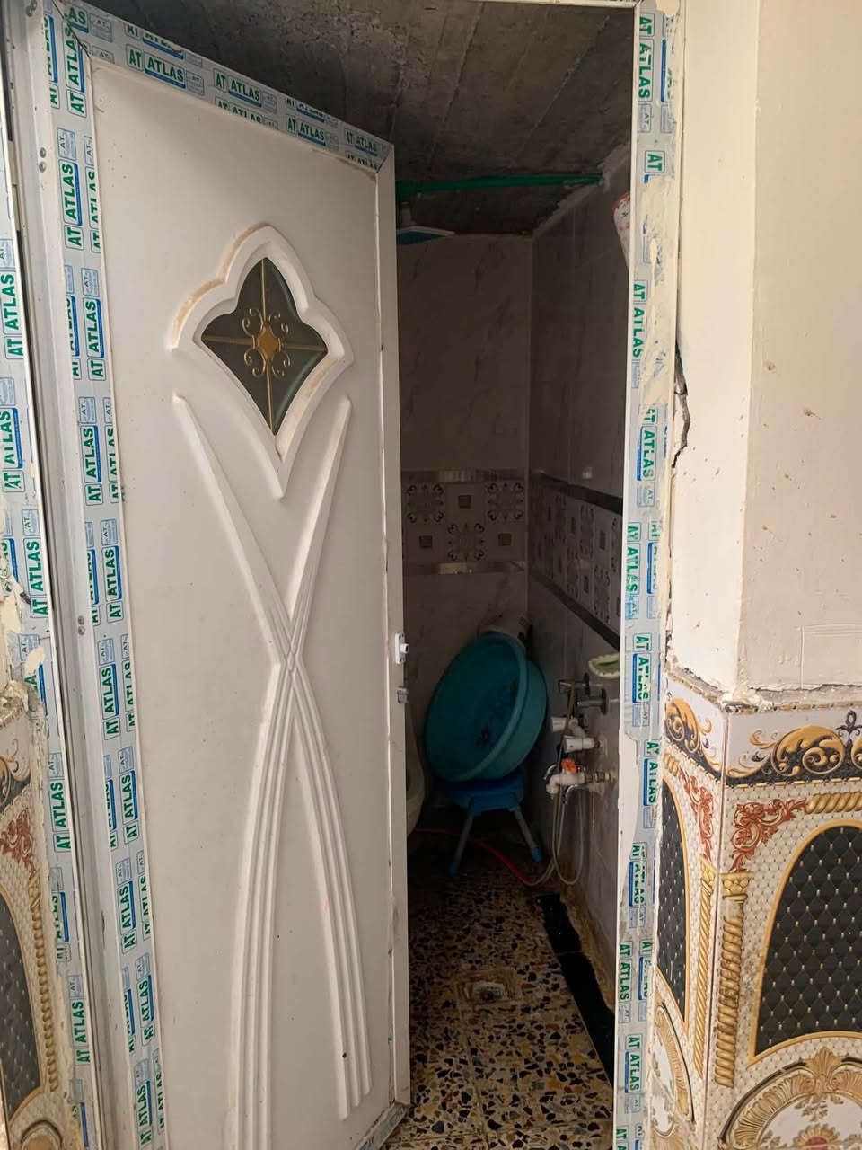 السلام عليكم دار للبيع تجاوز العنوان سكينة قرب المكاتب خدمات مي كهرباء نظيف البيت وجاهز من كلشي للستفسار *********** بي واتساب

