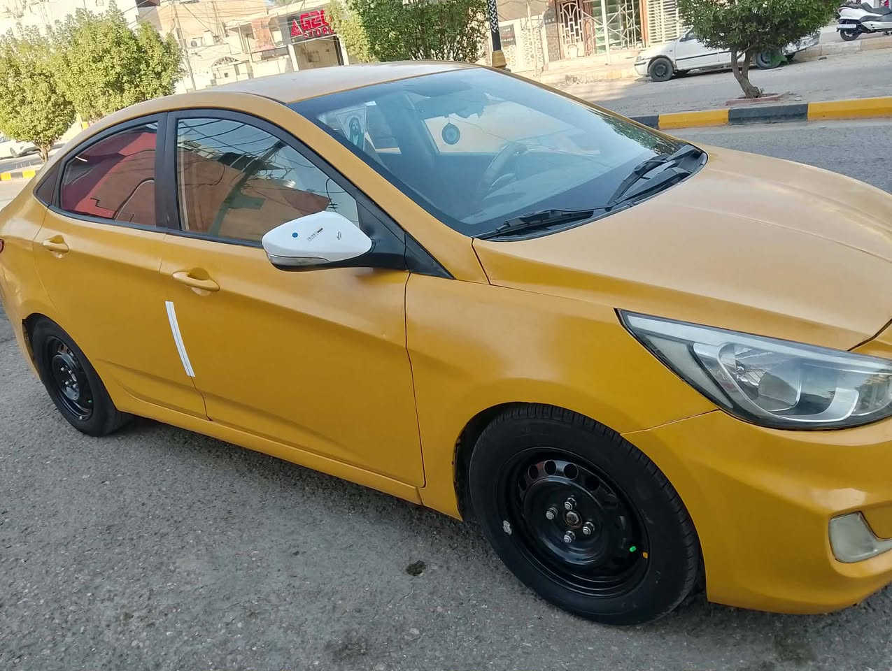 اكسنت موديل 13خليجي مكينه مامفتوحه عله وضع الشركه كير حداديه تخم تاير تبريد شغال رقم نجف بسمنه. تحويل ثاني يوم  السياره مصفره هيئه وغرامات ولا ربع عليهه  السياره أحله من الصوره  والتجيهه مدوشمه كشنات وأرضيه    مكان ديوانيه ملاحضه.   ***********.  مراوس بسايبه  مع الفرق. بس كون موديل  22لحد ال 26
