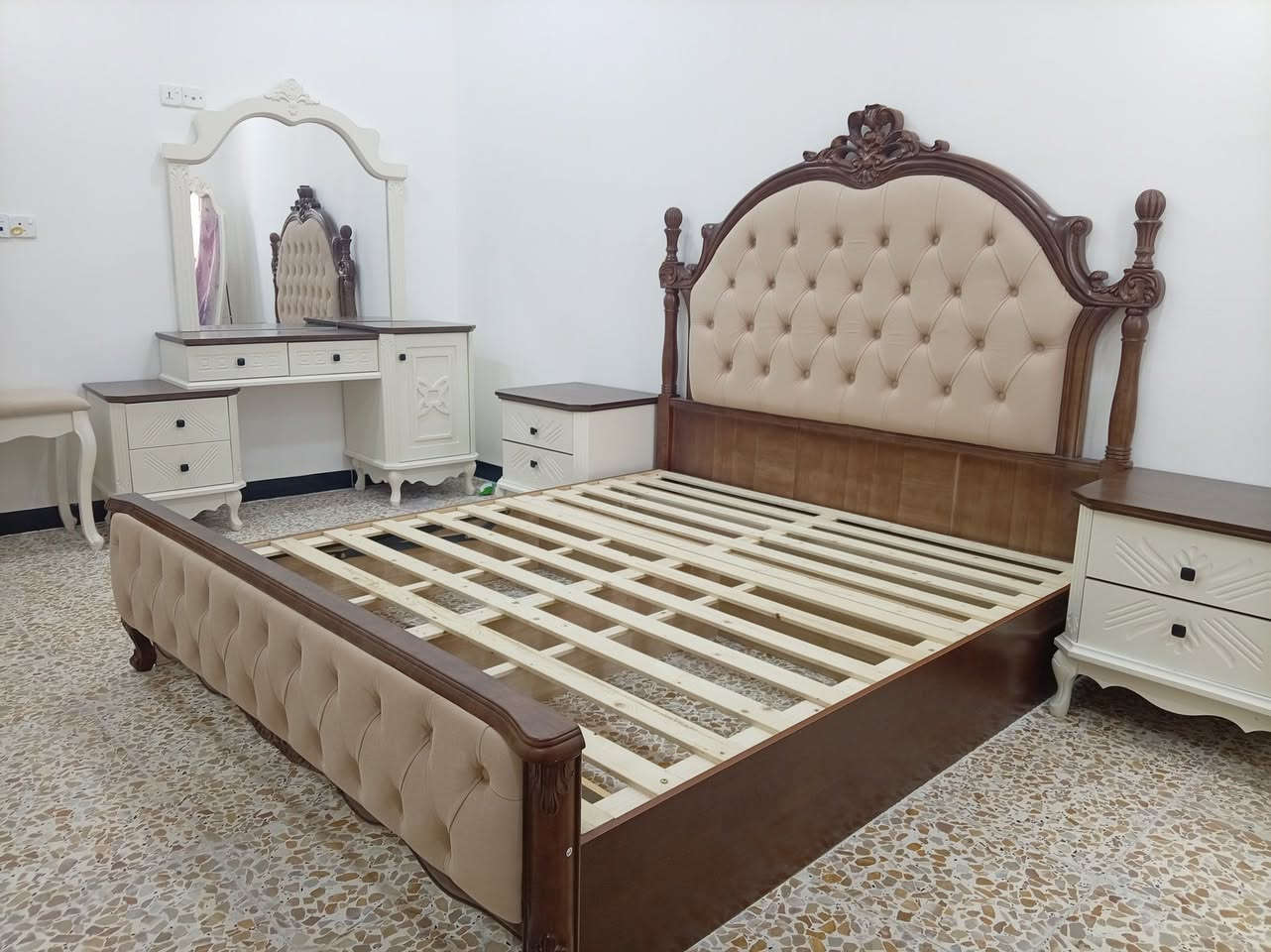 نجار غرف نوم تركي صيني عراقي مصري
معا كادر فني تركيب وتصليح جميع انواع غرف نوم
***********
*********** واتساب
معا كيه حمل نقل جميع محافظات

