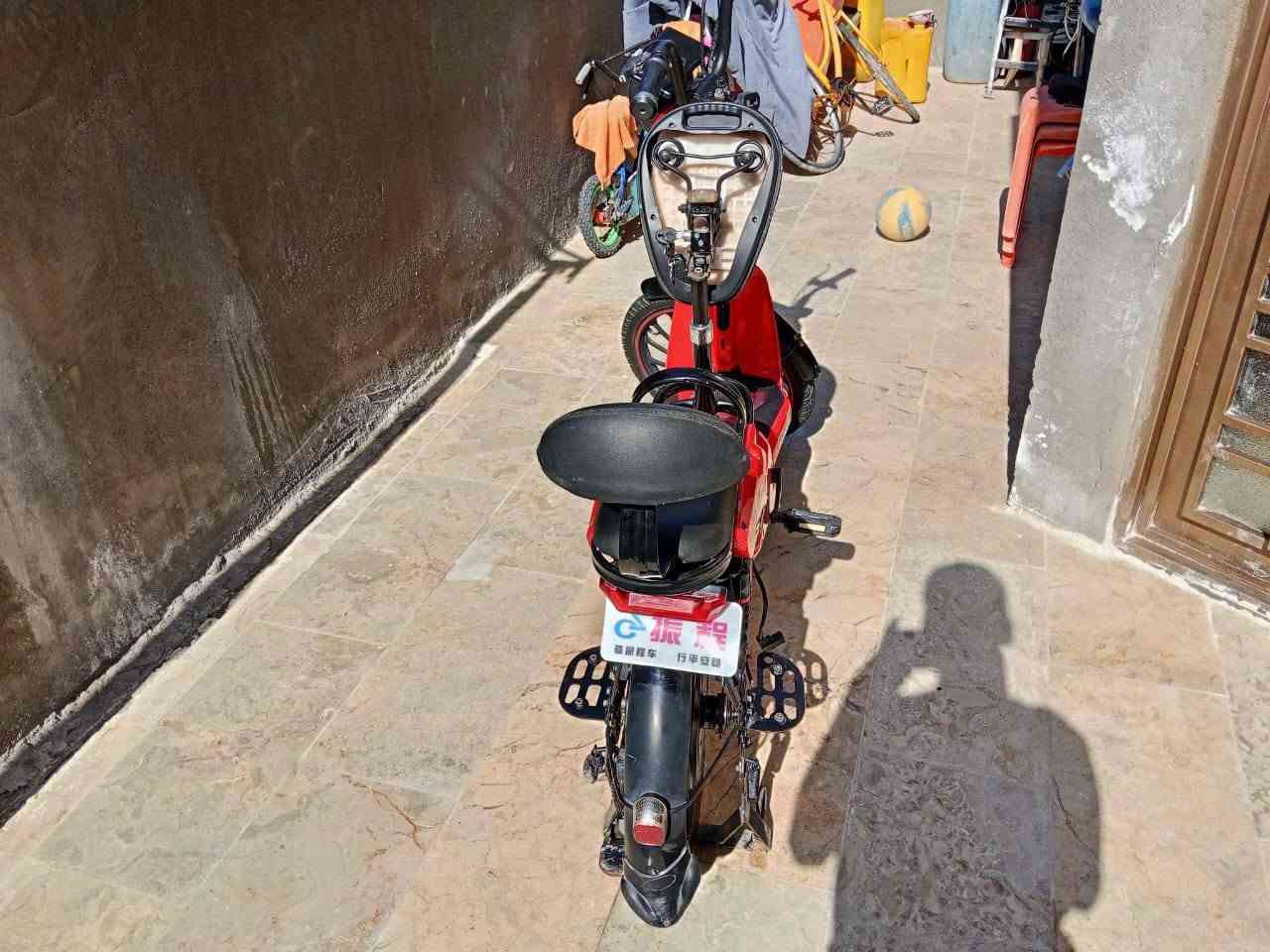 سلام عليكم باسكل شحن للبيع ناقصه تاير وره باسكل نضيف السعر400 وبي مجال مكان كربلاء حي القدس الاستفسار ***********
