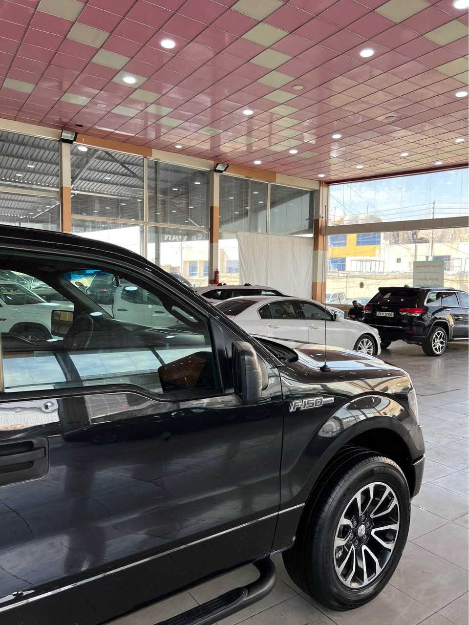 ‏موديل 2011
‏صبخ 2 قطعه بدون دواخل شرط 
سعر135$
‏غرامة 11$ورقة ينزل من السعر 
‏ محرك 6￼ سلندر 
‏محرك كير شرط 
‏تحويل وكالة شرط 
‏شاصي قصير مرغوب ￼
‏عنوان دهوك 
***********￼واتساب
￼￼￼￼￼￼￼￼￼￼ دهوك, العراق
