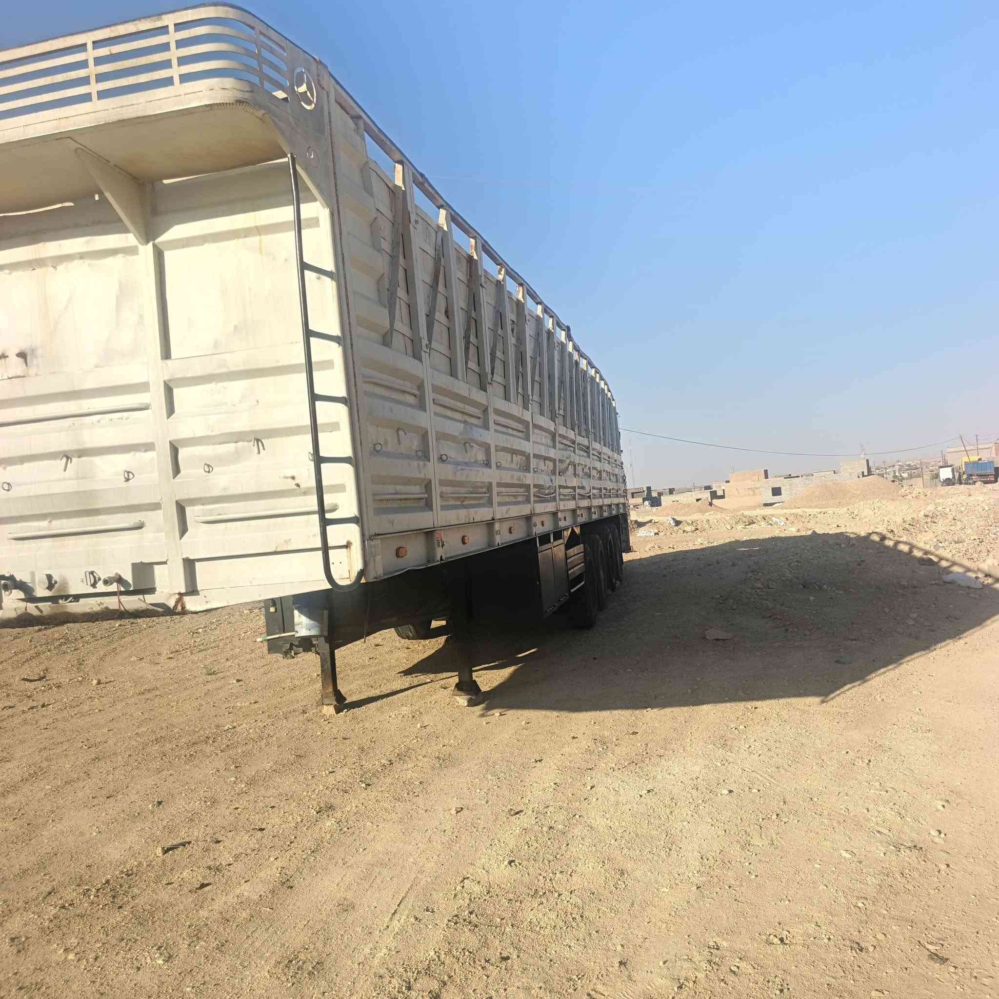 سلام عليكم عربانه لبيع
 حداديه شاصي 14 حداديه 4دناكير كلهن 14 صيني ابو الحاسبه  طول 13و70 ارتفاع الجناب مترين 2 
رقم ***********
مكان الانبار القائم
