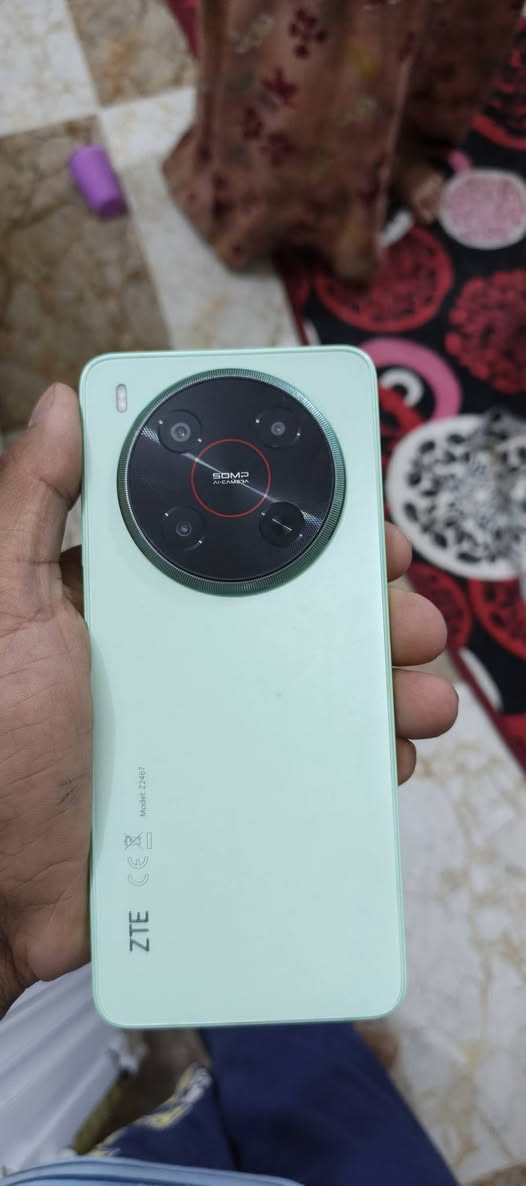 ZTE Blade Y70 • نضافة ٩٠٪ • غراض كاملة