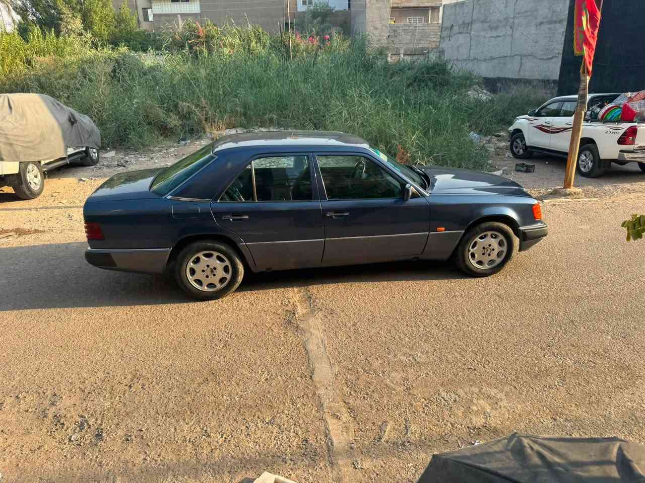 مرسيدس دب محرك شبح التابوت ٣٢٠ بلادي موديل ٩٢ رقم بغداد الجديد باسمي سنويه ل٢٠٣٠ مصبوغه عام للجمالية فقط بدون ضربه كير ومكينه وكهربائيات وتبريد كله شغال وبلادي زوج تايرات جدد دبل فيت بم صدر امامي خلفي نظافه ٨٠٪؜ بيها فطر بسيط بقاعده الدبل ومصلح من جهة اليسره فقط السعر ٦٥ وبي مجال قليل مكاني ديالى بعقوبة للاستفسار الأتصال على الرقم *********** وشكرا
