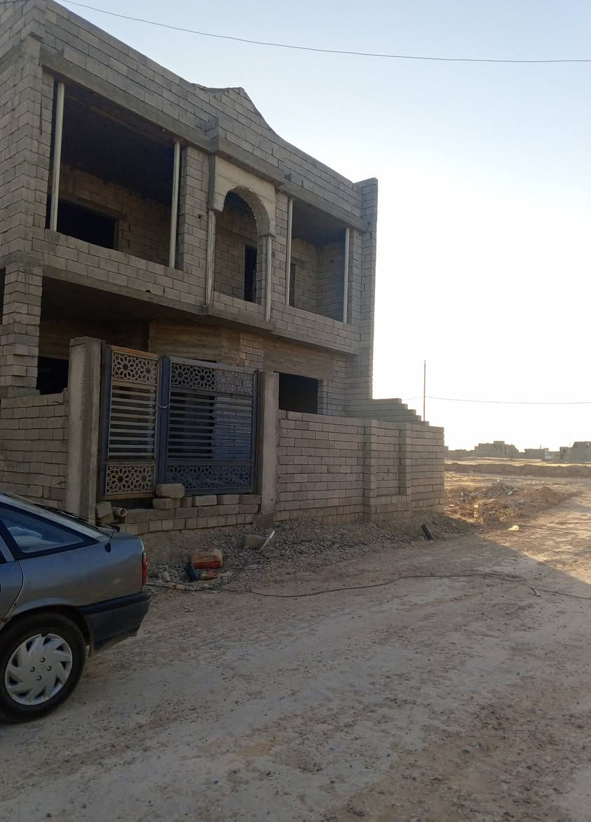 سلام عليكم
 هيكل للبيع مساحه 200متر كامل ماء ومجاري وتانكي ماي وباب حوش 
متكون من 5 غرف 
شارع 12 الهيكل شروق تام 
الموقع الديوم التصنيع
رقم الهيكل 5221
الاستفسار : ***********
