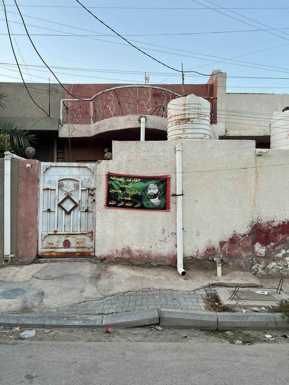 مشتمل للبيع مساحة ١٠٠م بناء سنه ٢٠٢٢
العنوان حي الحوراء بداية شارع ابو الفظل
ثاني فرع الدار موقع كلش حلو 
غرفة عدد ٢
صالة/استقبال/مطبخ/صحيات/
طابو صرف تحويل ثاني يوم غير مرهون أو مطلوب 
السعر ٧٥ مليون
للإستفسار
 ***********
