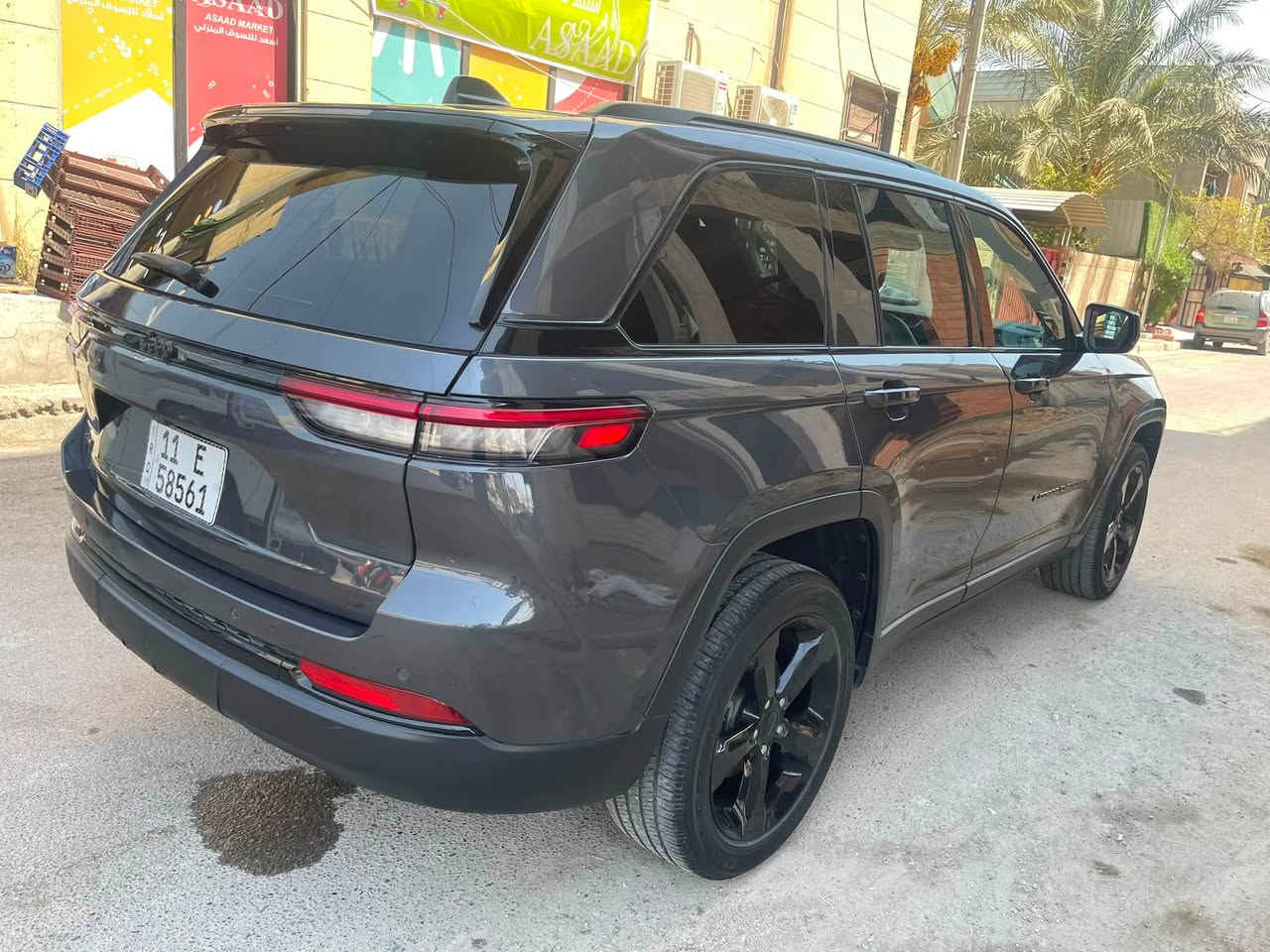 سلام عليكم 
للبيع جيب موديل ٢٤ بغداد بسمي ماشيه ٢٦ الف محرك ٣٦٠٠ فول مواصفات فتحه ورادارات ٥ راكب سياره جديده تعتبر كلين فقط بيه بارد جاملغ امامي عكس السايق فقط والباقي مكفوله من الرصعه والصبغ والتبديل كلش جديده وصور الحادث بالمنشور 
مكاني بغداد السعر ٣٠٨ 
شراي يتصل ***********
