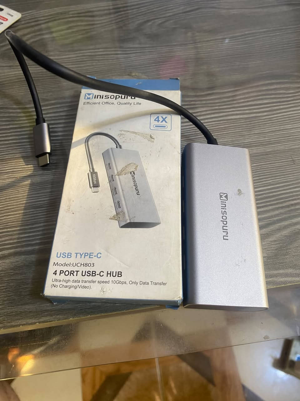 موزع منافذ usb type-c من شركة Minisopuru المواصفات بالصورة الثانية السعر 10 + يوجد توصيل 

***********

نص مكتوب في الصور:
- هذا المنتج هو موزع منافذ USB-C من علامة Minisopuru (موديل UCH803)، وهو مصمم لنقل البيانات بسرعة تصل إلى 10 جيجابت في الثانية عبر 4 منافذ USB-C، مع العلم أنه مخصص لنقل البيانات فقط ولا يدعم الشحن أو نقل الفيديو. 1+ ...azon.ae  المواصفات الرئيسية: • الماركة: Minisopuru • الموديل: UCH803 • عدد المنافذ: 4 منافذ USB-C (4X) • سرعة نقل البيانات: 10 جيجابت في الثانية (10Gbps) • الوظيفة: نقل البيانات فقط (لا يدعم الشحن أو عرض الفيديو) • الخامة: هيكل من الألومنيوم باللون الرمادي 2+ Amazon.ae