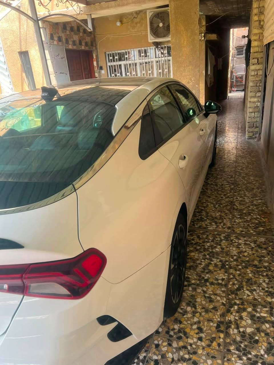 السلام عليكم K5 2021 فول مواصفات GT lin  داخل جلد شاشه كاربلي توقف ذاتي تحديد مسار وبانوراما محرك ١٦٠٠ تيربو حادثها امريكا فقط جاملغ سايق تبديل قطعه وحده فقط وهنا صار بيها بارد قليل بالجاملغ الخلفي عكس السايق موجوده صور الحادث بالمنشور والسونار هم بالمنشور رقم أربيل جديد سنويه وهزه جديده السياره بسمي ثاني يوم تحويل مكان بغداد الدوره *********** 
*********** الكورك بي واتساب السعر ١٥٨ وبيها مجال
