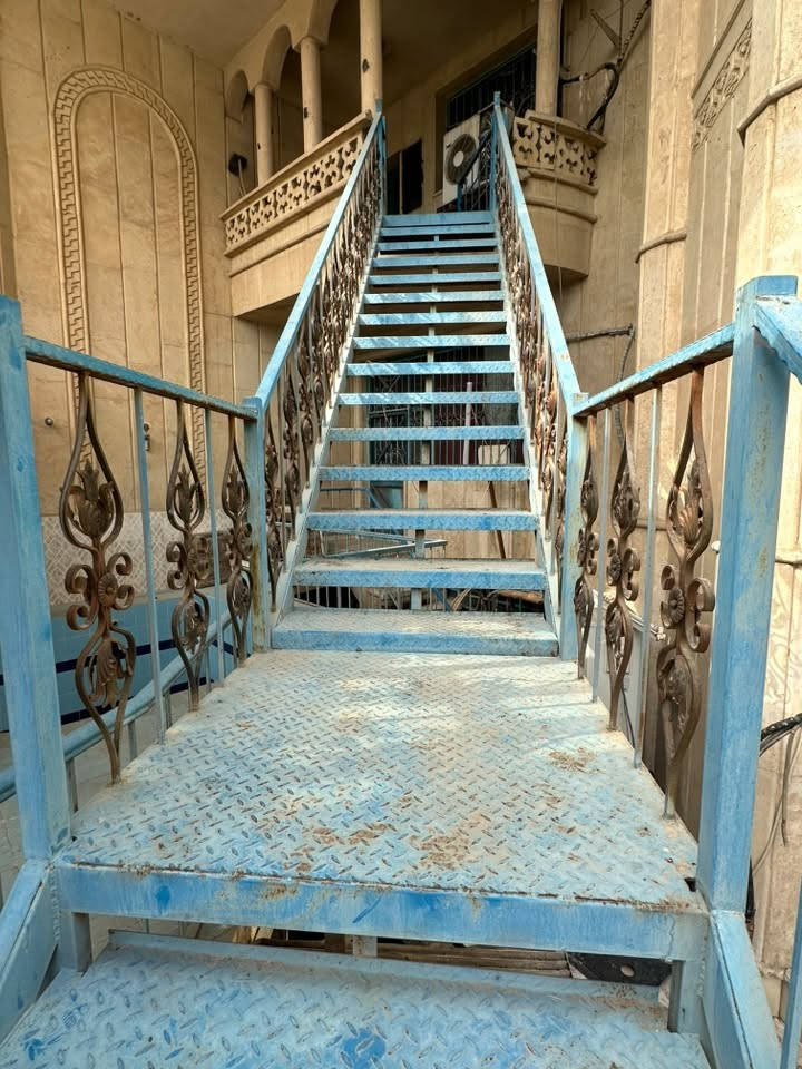 بيع كامل ب500 الف 
بغداد حي الجامعة 
وتساب ***********
