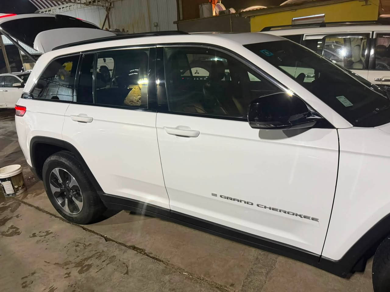 4xe 2024
� للبيع | Jeep Grand Cherokee 4xe 2024

• اللون: أبيض 🤍
• الممشى: 70,000 كم
• هايبرد 4xe ⚡️⛽️
• الحالة جيدة والسيارة جاهزة للاستخدام

🔧 تفاصيل الحادث:
حادث جاملغ + باب جهة الصدر، والحادث مرفق بالصور للتوضيح.
الباب والجاملغ مبدلات بلاد تفصيخ أصلي ونفس لون السيارة.

💰 السعر المطلوب: 29,500$

📞 للاستفسار: ***********

الرجاء التواصل للجادين فقط
