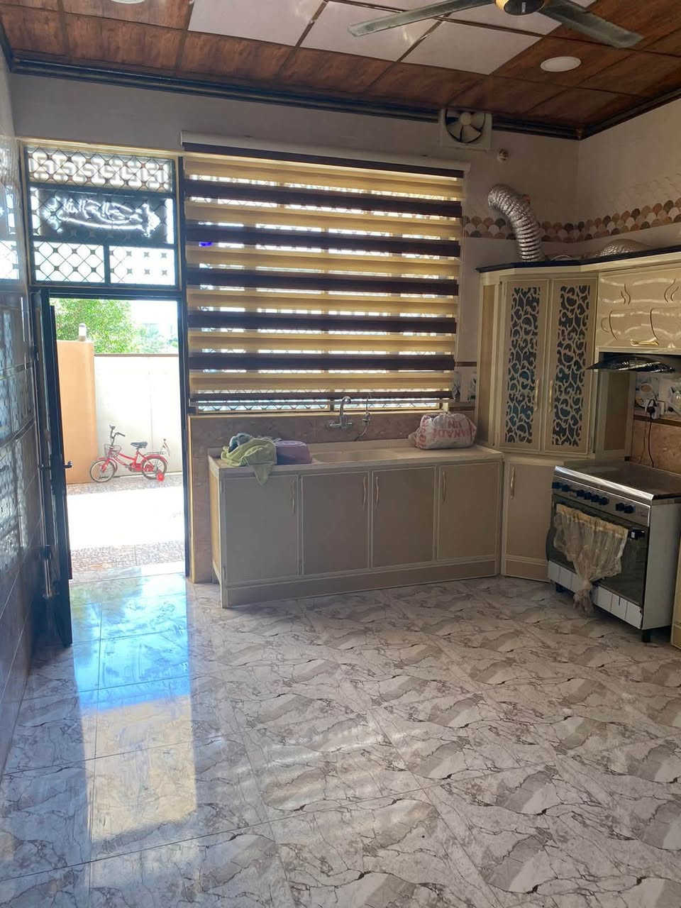 السلام عليكم 
بيت البيع 
الموقع بلور حوض المجبرجي قريب عل مدرست نبع الصافي
الموقع البيت عل حديقه وشارع عشرين 
البيت بنه حديث مساحت البيت 275 متر
تفاصيل البيت ستقبال + مطبخ + صاله عل عرض البيت 
غرفتين 5 في 4 طابق واحد البيت كامل مكمل سقوف 
شتايكر بيت جاهز 
السعر 125 ميلون وقابل التفاوض 
الستفسار ***********
