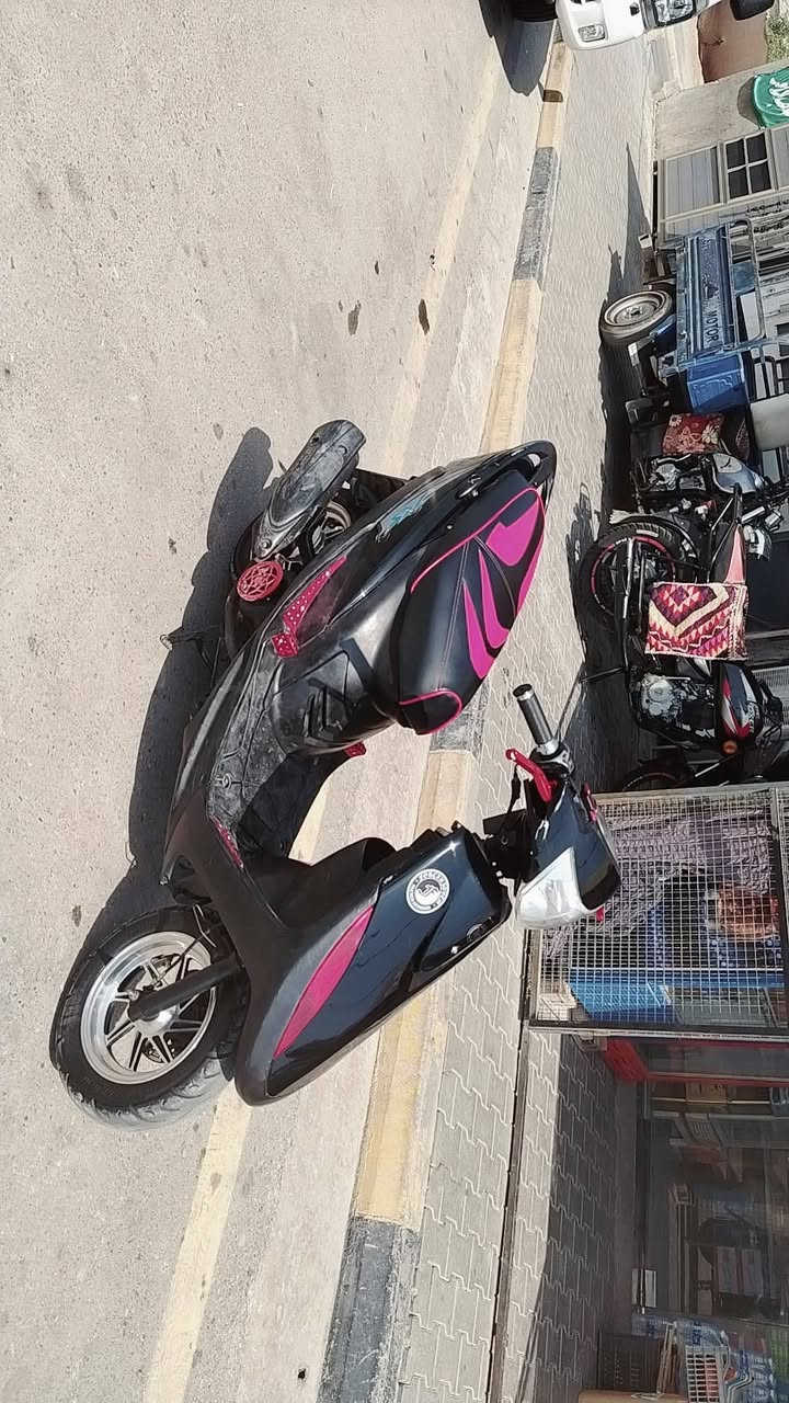 ماكس عدله البيع دراجه خير من الله برغي ممفتوح بيه مكينه مامفتوحه كهربائياتها كامله سلف هندر شغاله وياها كفرات اصليه مختمات وكفرات تجاريه وياها وياله نجمه ويالاته لاصليه  شلعه ومعدل سعر 850 وبيه مجال مكانه كوت الشهداء لاستفسار *********** متواجد خاص

