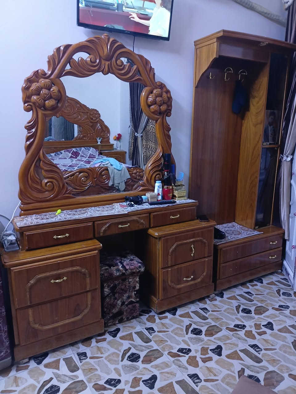 غرفه نوم خشب صاج سعرها 650  بيها مجال بسيط عنوان من موصل قريب  حي صدام***********💖***********
