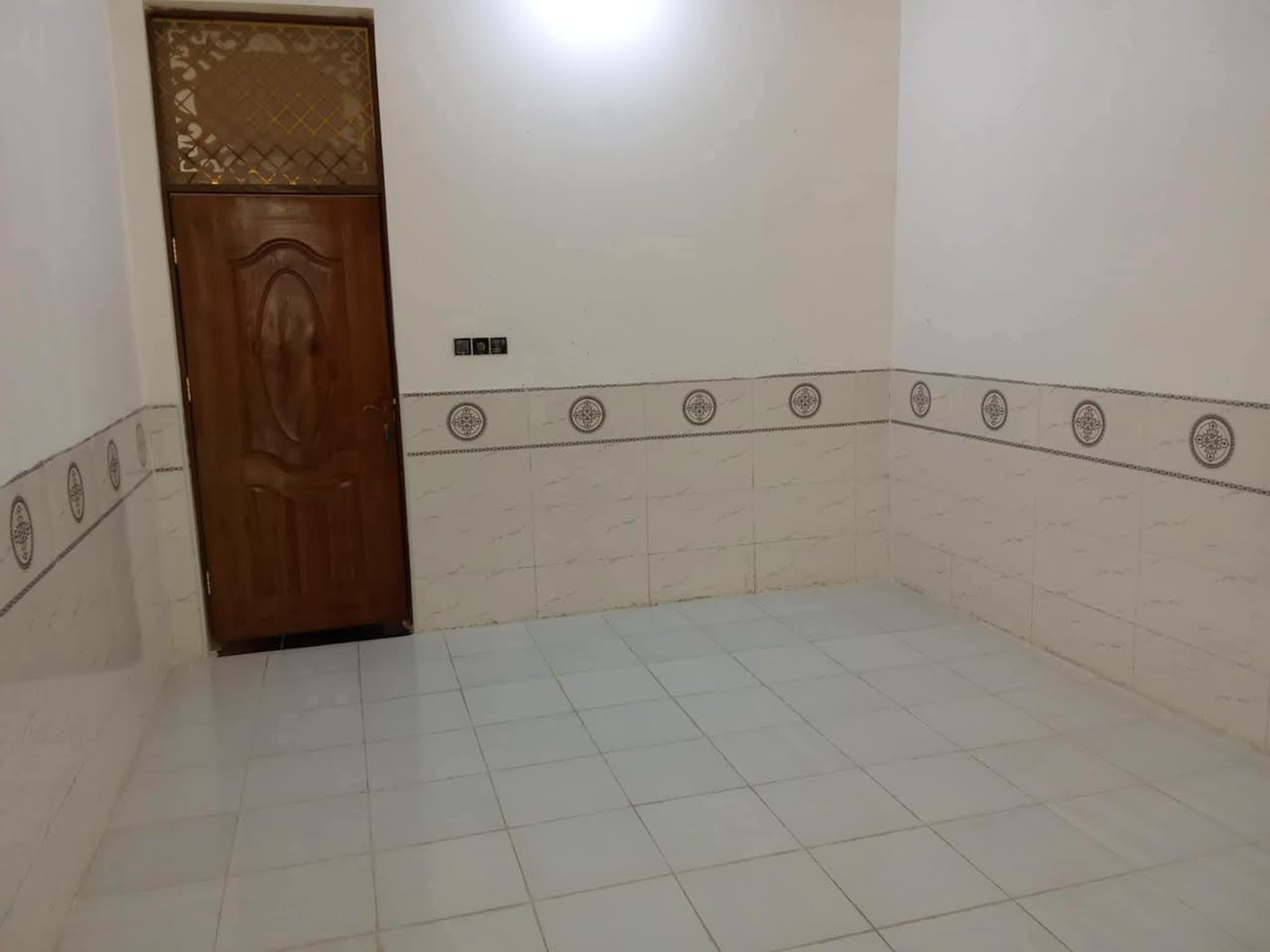 (( عرض بيت للبيع  بسعر مغري ))
                           🌹🌹  تم تنزيل السعر 🌹🌹
للبيع دار بناء حديث فول طابو زراعي سند 25 مساحه 150متر طابق واحد غرفه وصاله ومطبخ وكليدور مجمع صحيات داخليه وخارجية ومناور عدد 2 وكراج وحديقه عرض الشارع 9متر العنوان مدخل سيد علي بجهه زوير 
❤️❤️❤️السعر  ٨٢ مليون قابل للتفاوض ❤️❤️***********
***********
