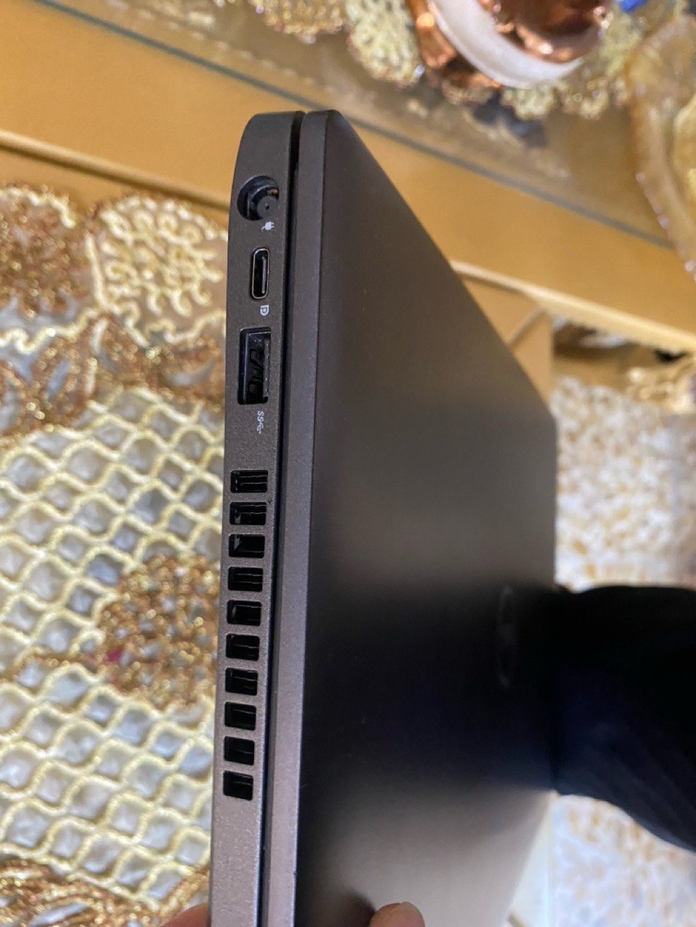 لابتوب ديل 5400 كور i 5 الجيل8 ssd 
256  ارام 8 شاشه لمس حجم14 تواصل وتساب ***********