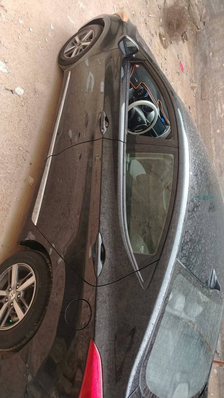 السلام عليكم
اللنترا موديل ١٣ وراد امريكي بيها قطعه صبغ وحده بدون داخل السعر 95 و بيها مجال الرقم
***********
***********
