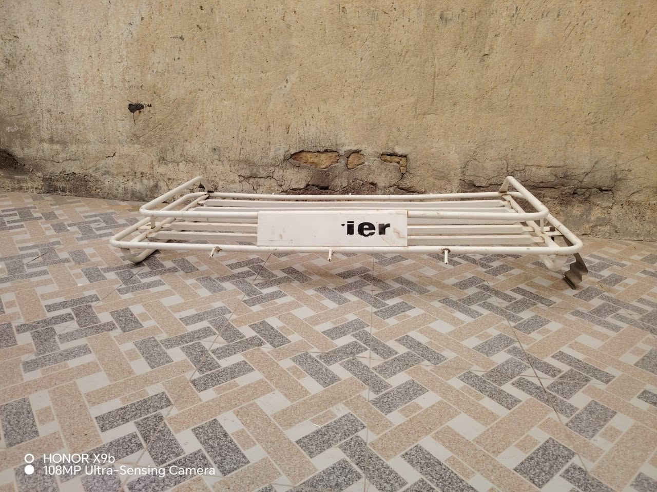 السلام عليكم اخوان عدي ذني سبايدرات  والدرج والسيبايه مال فحل للبيع نضيفات وحلوات شلعه سعرهن 175وبيهن مجال  مكان واسط الكوت ***********

