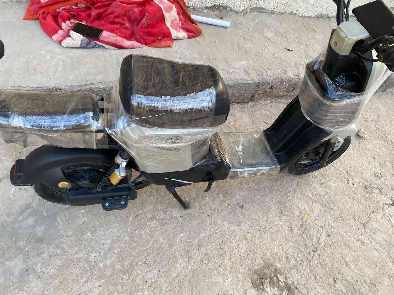 دراجه شحن جديده
مستعمله قليل كلش 
نضيفه كلشي شغال بيها كهربائيات كله شغاله 
مكان بصره ابو خصيب البهادريه
*********** 
السعر ٤٠٠

