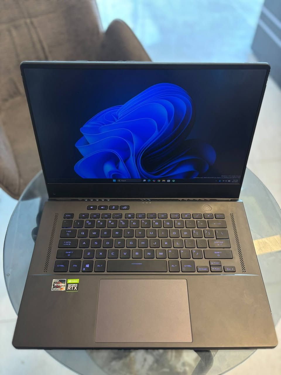 Asus ROG ZephyrusG15
المعالج: Ryzen 9 5900HX
كرت الشاشة: RTX 3070 8G
الرامات: 16GB DDR4 3200
الشاشة: 15.6 بوصة، بدقة 2K، لوحة IPS، مضادة للتوهج (Anti-Glare)، بمعدل تحديث 165Hz، وتغطية ألوان 100% sRGB.
البطاريه 100 
للاستفسار ***********
