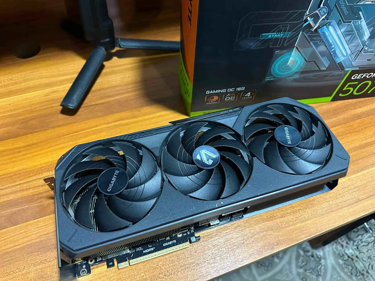 Rtx 5070ti 16gb gigabyte gaming oc
كارت مستعمل استعمال خفيف جدا واخو الجديد نظافة ١٠٠٪؜ 

جميع ملحقاته موجودة  بالكارتون وبالتغليف الاصلي يعني الكارت كانما جديد 

ضمان سنة صيانة واستبدال من النبع والوصل موجود وياه داخل الكارتون 
ينتهي الضمان 12/2 يعني بعدله ٣ اشهر

السعر مليون و٥٠٠ الف

التواصل على الرقم واتساب 
***********
توصيل بغداد حصرا
