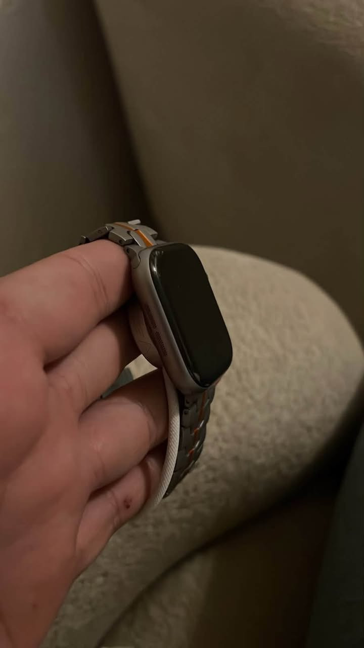 للبيع Apple Watch Series 11
🔹 الموديل: Apple Watch Series 11
🔹 اللون: رصاصي 🩶
🔋 صحة البطارية: 100%
✨ الاستخدام: نظيفة جداً، استخدام شهرين فقط
📦 بحالة ممتازة جداً وما بيها أي مشكلة.

الجهاز شخصي ومعتنى بيه، والبطارية 100% �

سعر 500ابف 

***********
