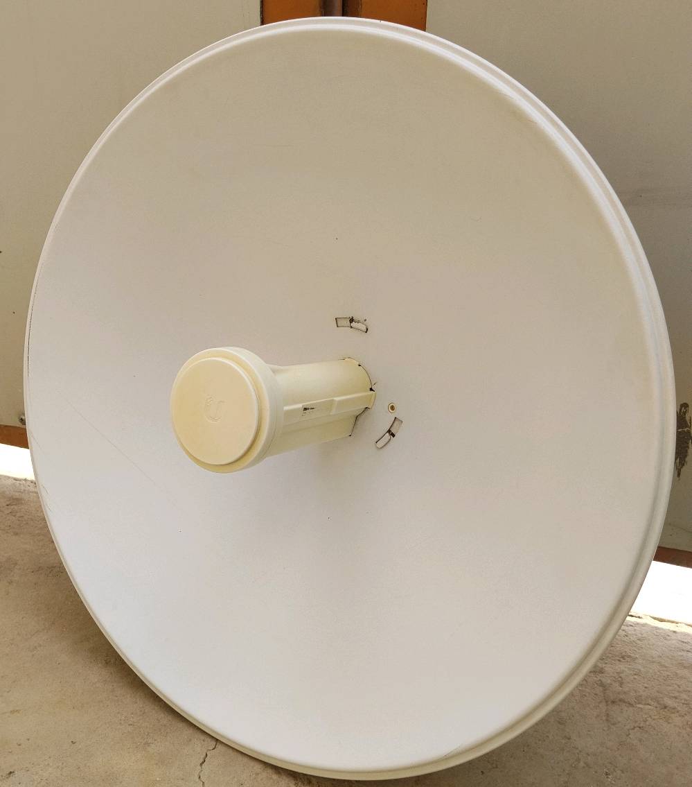 للبيع نانو بور بیم (M5 400 (Power Beam من شركة ubnt ع الفحص شغاله وما داخله تصليح 
الإتصال او واتساب *********** 
السعر 65 وبيه مجال
الديوانية قضاء المهناويه 