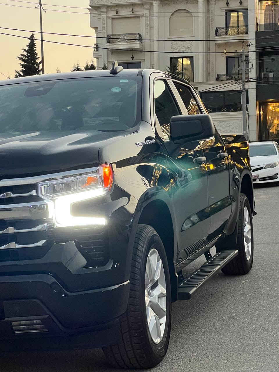 من رخصة الادمن

Silverado 2024

مواصفات custom

بجم تاهو

لون اسود 

محرك ٤ توربو اقتصاديه ومرغوب

كشن كهرباء

بيها شويه صبغ بالبونيد 

مكان دهوك

تترقم شمالي

ماشي 24 الف

سعر 282 وبي شويه مجال

***********

***********
