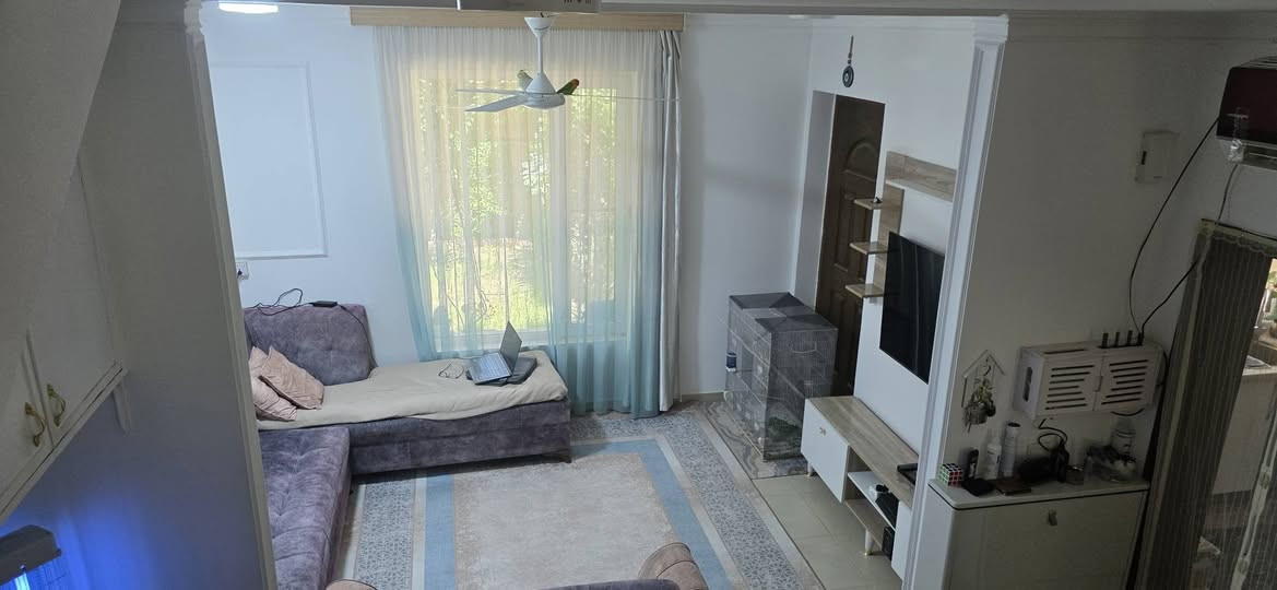 🏡 دار للبيع في مجمع الكوثر السكني
📐 المساحة: 150 م² (7.5 × 20)

🏠 البيت طابقين، ويضم غرفتين نوم، صالة، مطبخ، ومجموعة صحية، مع حديقة أمامية وحديقة خلفية.

✅ طابو صرف
✅ البيت حر غير مطلوب ويباع نقدًا.
✅ بأسمي وتحويل مباشر.

💰 السعر: ١٥٧ مليون دينار، وبيه مجال للشراي.

📍 موقع هادئ ومميز داخل مجمع الكوثر السكني.

📞 للاستفسار: ***********
