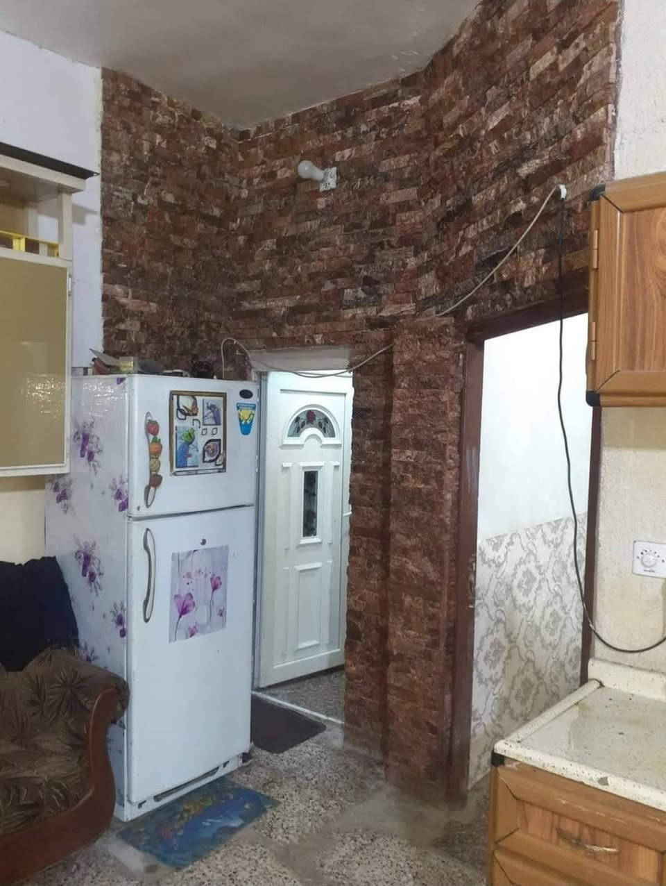 دار للبيع المشتل حي فدك من جهة النفط قريب على الشارع مساحة ١٣٠ واقع حال يحتوي على استقبال صالة غرفة نوم وخدمات الحوش كلش جبير  وغرفة قاط ثاني جبيرة البيت مشمول بالتطويب  للاستفسار *********** متوفر وتساب
