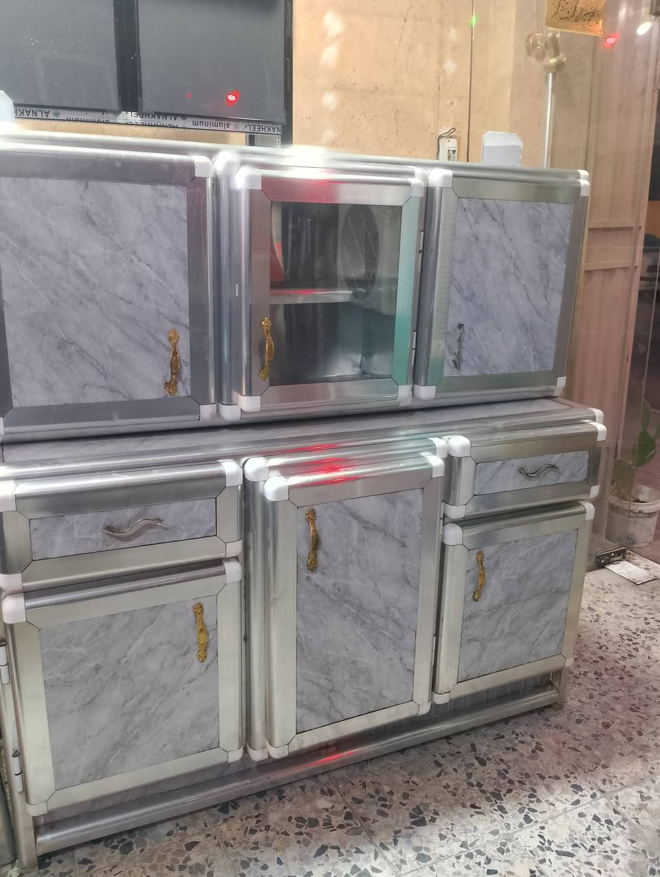 سلام عليكم كاونترات مستعمل للبيع سعر لواحد 150مجال قليل نضيف جدا حي العسكري لعابد ومقابل مستوصف ***********او***********
