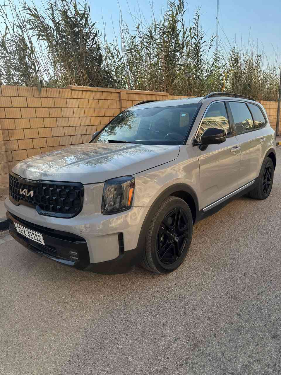 كيا تيلورايد موديل2024  ب فول مواصفات  
رقم بغداد /ماشيه 31 الف km
 محرك 6 سلندر 3800 
- كامرات 5 محيطية مراية داخلية كامرة 
-بصمة ابواب امامية  وبصمة تشغيل وتشغيل عن بعد
-لايتات زينون  
-اشارة في المرايا الجانبية مع حساسات الاجتياز 
-مصابيح ترحيب في مقابض الابواب + ترحيب بالمرايا 
-رادار امامي تفاعلي للتوقف التلقائي امامي خلفي وجانبي 
- السيارة فتحتين سقف 
-حساسات امامي خلفي
-غرفة السيارة جلد  
تحكم كهربائي متكامل لمقاعد  المقدمة 
-المقاعد الامامية  تدفئة وتبريد  والخلفيه ايضا
-شاشة دشبول كبيرة لمجموعة من الايعازات والضبط
-بردات اصلية للابواب الخلفية  
-انارة محيطية
-مرايا جانبية شفط كهرباء 
-خاصية تحديد المسار والتنبيه عند الخروج من المسار
-المقعد الوسطي منفصل  VIP
-تبريد السيارة 3 قطع 
-وضعيات القيادة عدد 5 
-كشن السائق ذاكره 
- جنطة كهرباء  
-تحديد مسار الي + مثبت سرعة 
-تبريد خلفي منفصل
-الرقم ***********
الحادث موضح في الصور
السعر 228
