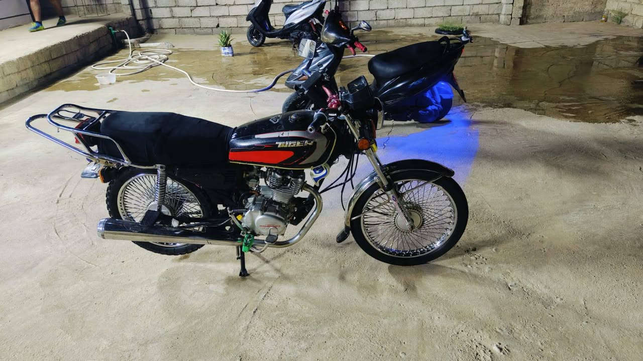السلام عليكم
دارجه لل بيع 
تايكر مبدل مكينه نامه  صوتهه  ناعم 
 دراجه نصبتهه حلوا كهربائيات  شقالا 
باقي الستفسار 
***********
