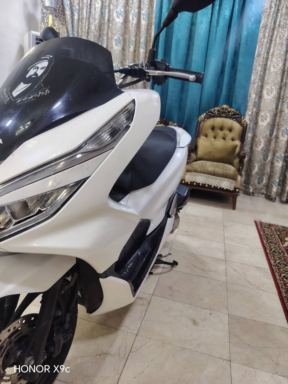 سلام عليكم  PCX جيل الثالث كوري ماشيه 19.365 
الدراجه شوفت عينكم جديده ما ملعوب بيه ببرغي 
الدراجه قبل شهر مسويله ادامه يم حسين الشبلي كلفتني 125
الدراجه مكينته 125 ناعمه خير من الله بريكات حساس ازدحام شغال
بانزين محسن دهن موتل كل 20 يوم ابدله 
السعر 16 بيه مجال حك الجيه ***********
(مراوس بسلفر ونج نضيفه) 
بغداد العبيدي
