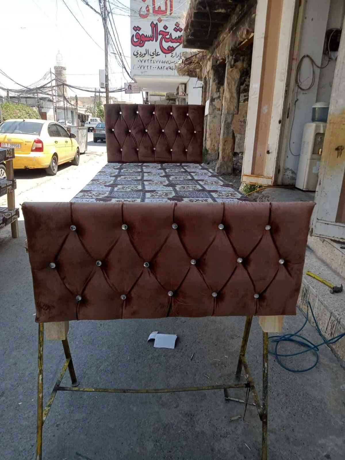 توصيل مجاني داخل الموصل 

تخت نفر خشب عراقي جديد بلوك احمر _16 ملم
رجلين 6_3×3_
السعر_ 55_
 التوصيل مجاني داخل الموصل  الون حسب طلب للحجز خاص

شرط اي اختلاف يرجع الطلب بيد المندوب بدون دفع اي مبلغ 

ملاحضه 
الون حسب طلب الزبون @إشارة
